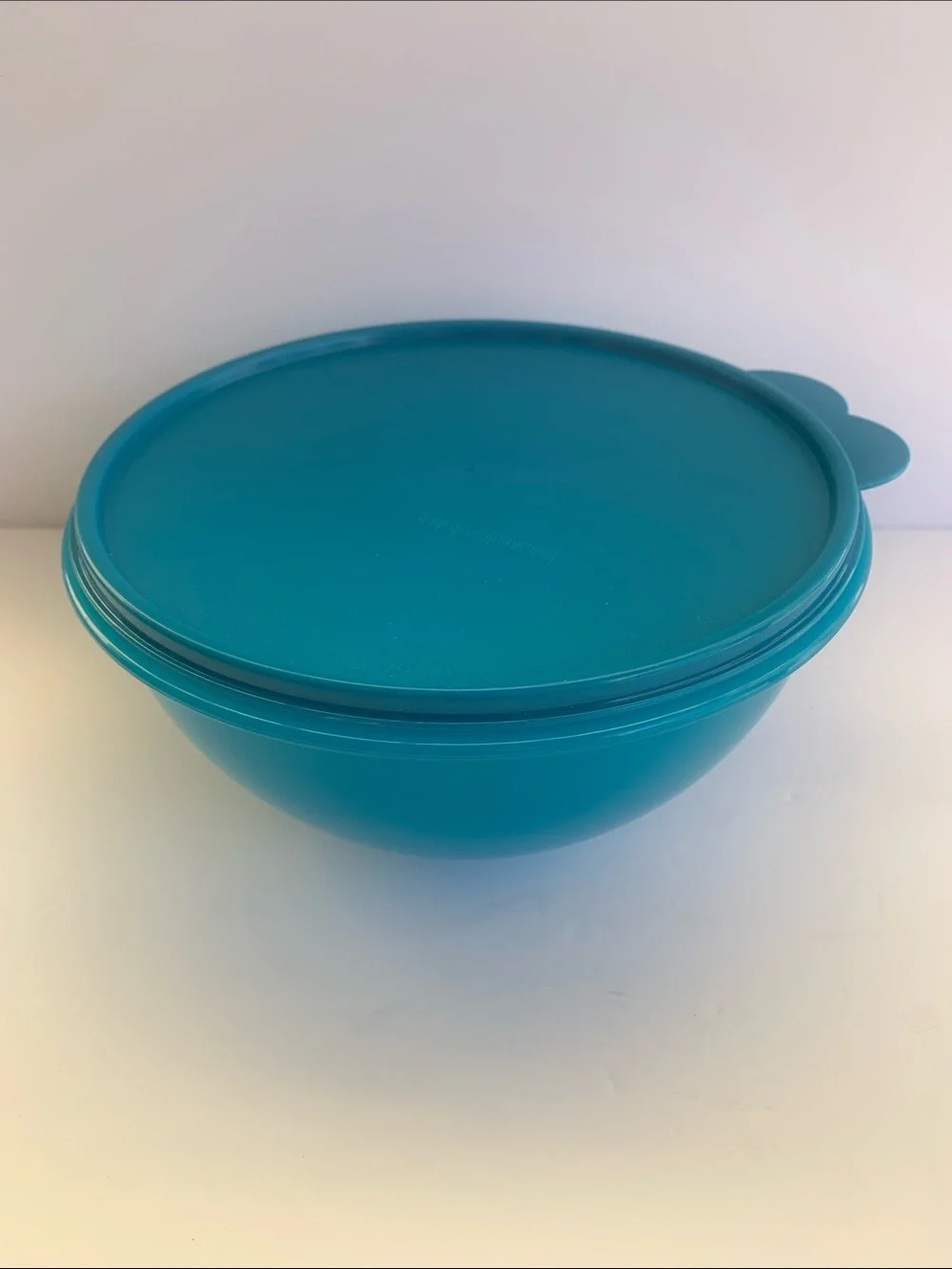 Tupperware Heritage Wonderlier Bowl Vintage 2L (8 3/4 Cups)  Blue  Color